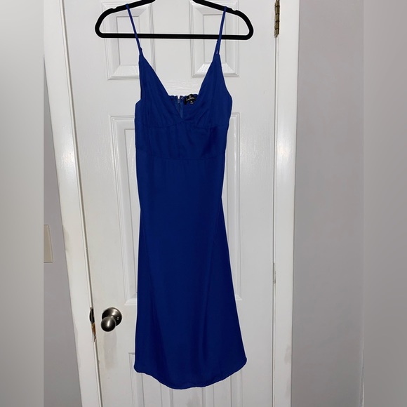 BRAND NEW NEVER WORN classy dress very flattering - Picture 1 of 6